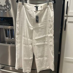 NWT White House Black Market Crop. Cream w/ tan pinstripe Sz 8